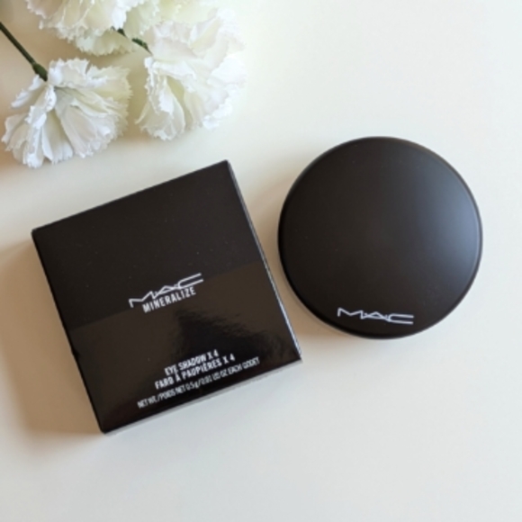 NEW MAC Pure Bred Mineralize Eye Shadow Quad-Shimmering Neutrals RARE to find - Picture 15 of 16